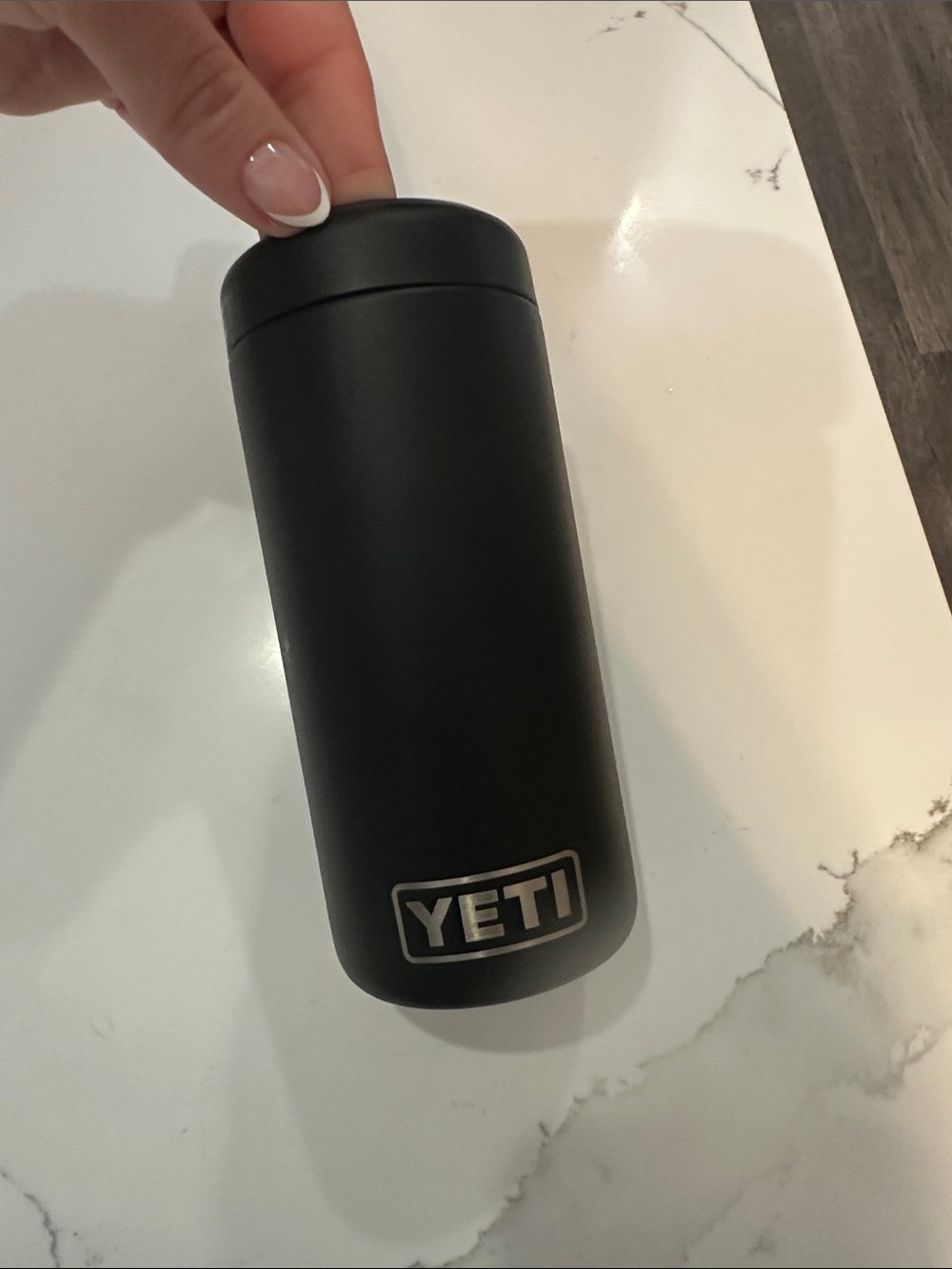 Yeti slim can koozie- VGUC